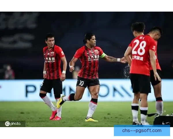 苏塔尔亚洲杯四分之一决赛头球破门首开纪录带动球队士气全场沸腾